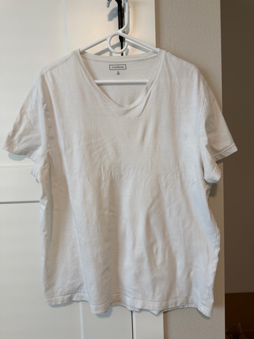 Club Room Men’s White V-Neck T-Shirt XL 100 % cotton